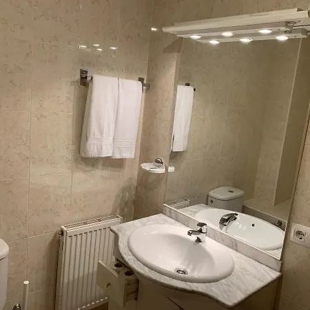 Aparthotel Raquel's - Habitacions I Turistics - 2*