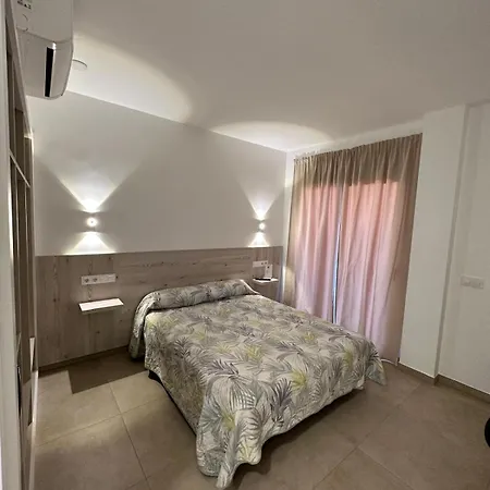 Aparthotel Raquel's - Habitacions I Turistics - Sant Pere Pescador